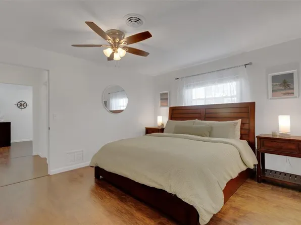 1965 Neptune Dr, Englewood, FL 34223