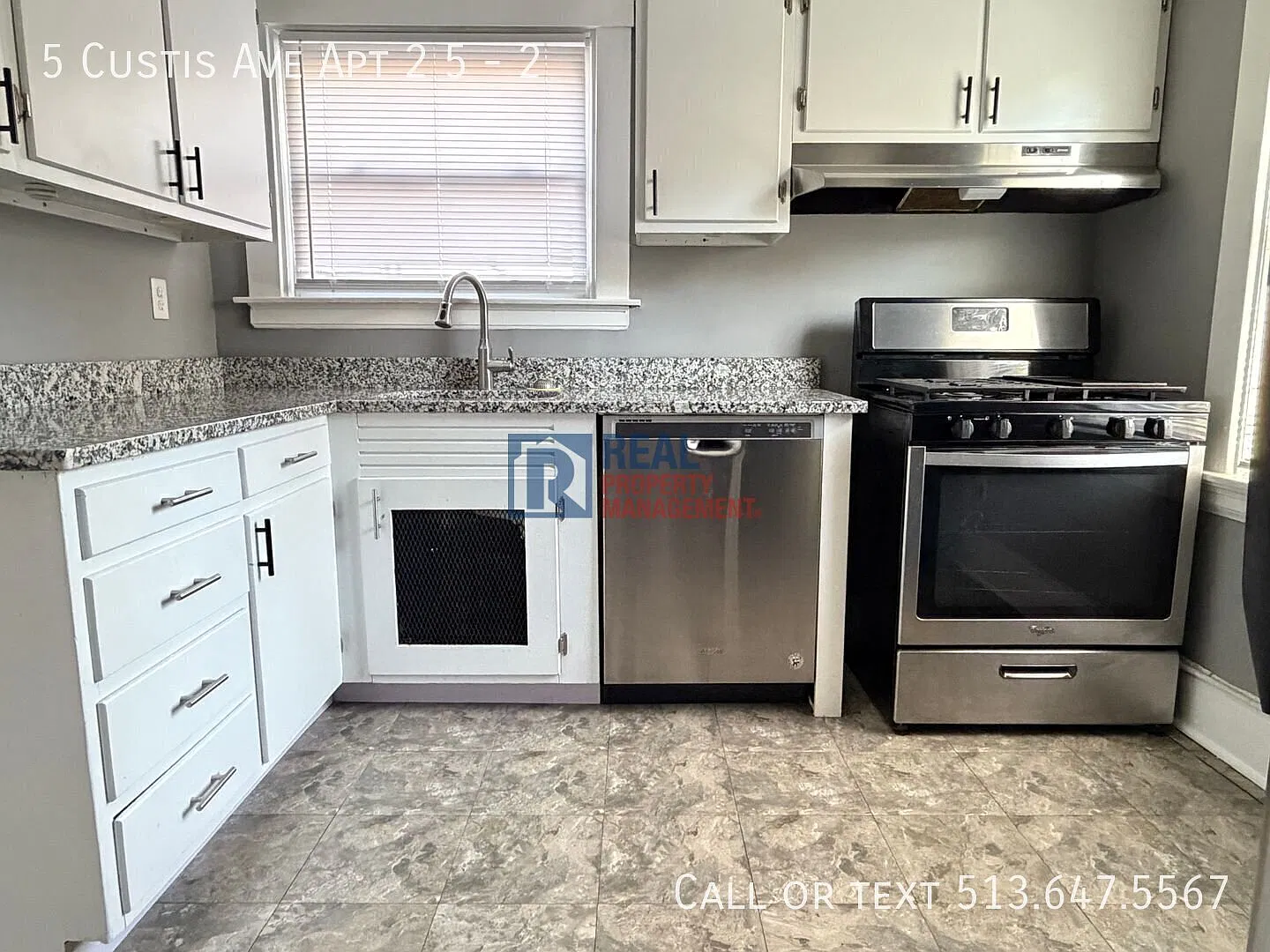 Spacious and Centrally Located 2BR Apartment — Photo 2
