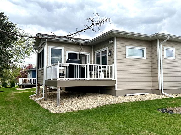 5th image of 704 Maple Pl
