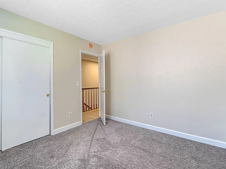 6733 N Warren Ave — Photo 28