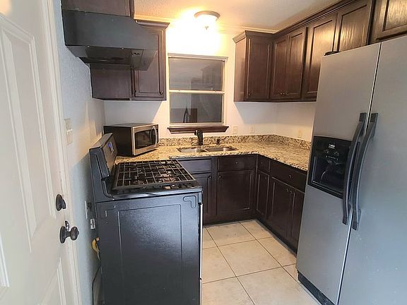 2nd image of 115 Lakeview St