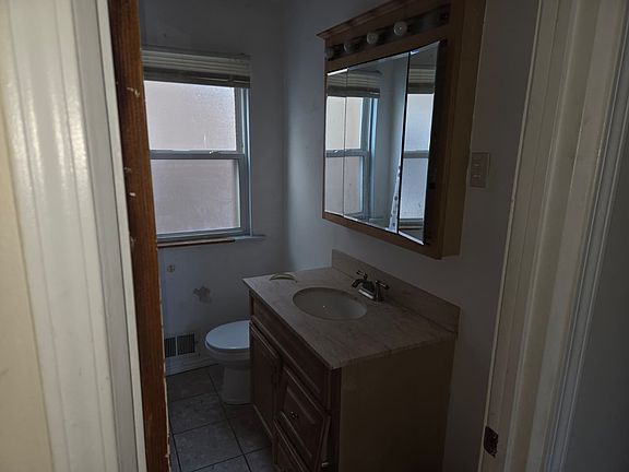 5th image of 14102 S Clark St