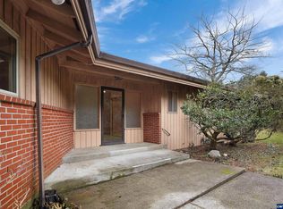 8705 SW White Ct, Portland, OR 97225