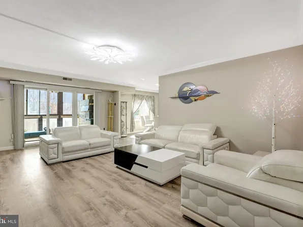 8340 Greensboro Dr APT 112, Mc Lean, VA 22102