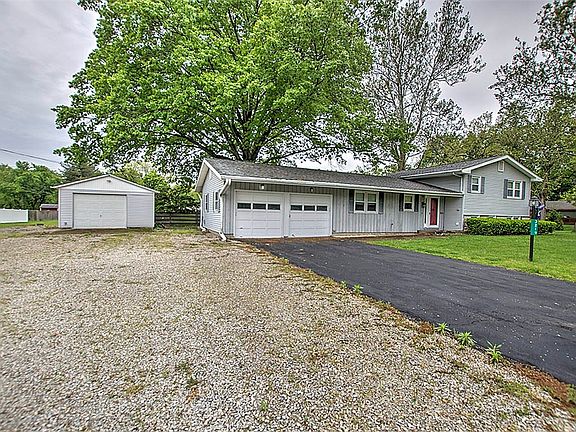 2nd image of 3219 Redlich Dr