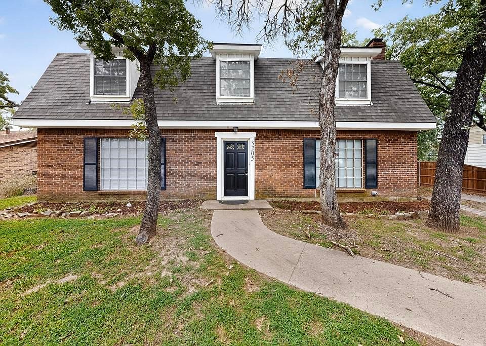 1st image of 3205 Woodford Dr
