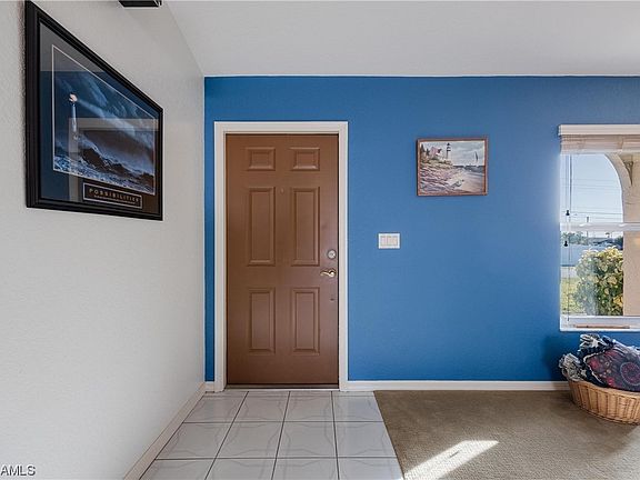 3rd image of 527 SW 32nd Ter