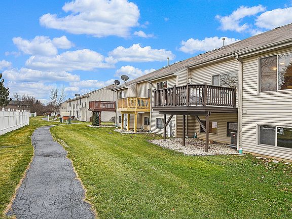 3rd image of 8218 W Auburn Ln