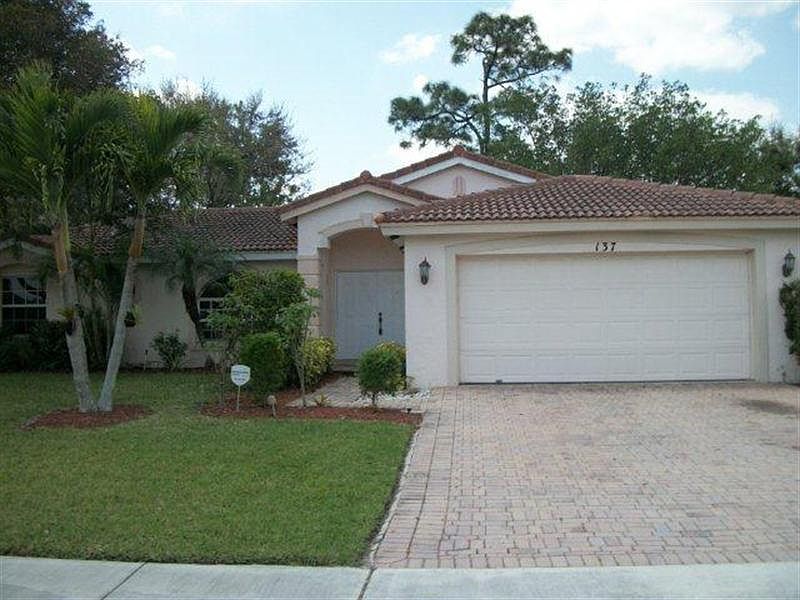 1st image of 137 Cocoplum Ln