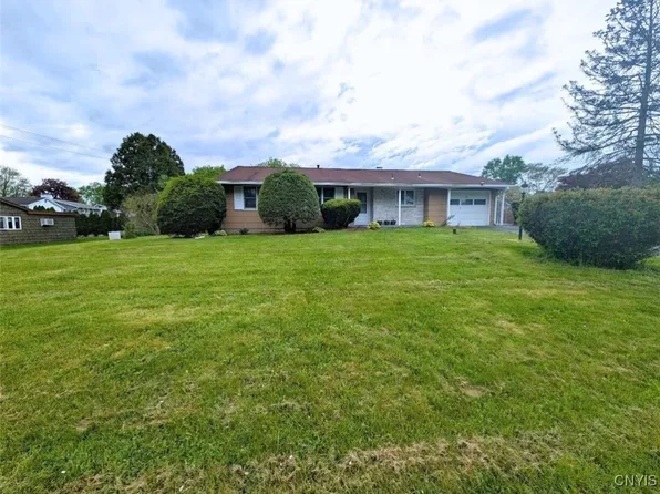 7565 Audrey Dr, North Syracuse, NY 13212