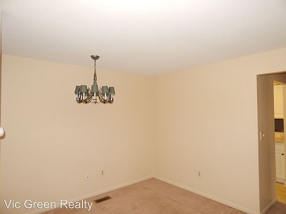 5th image of 3580 Village Green Dr