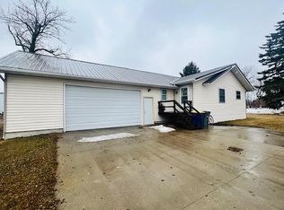 211 4th Ave, Edgeley, ND 58433