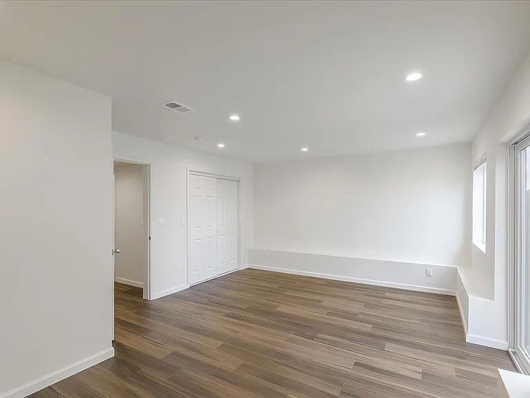 1487 34th Ave — Photo 35