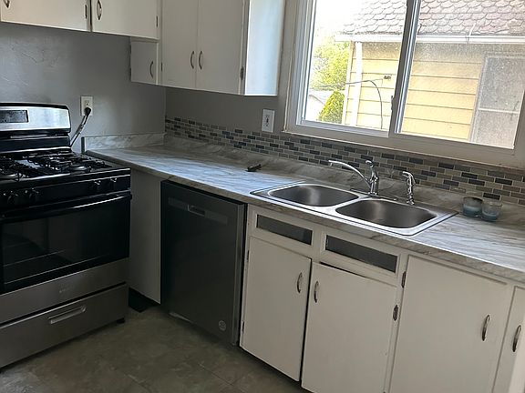 3rd image of 1632 Cohassett Ave #2