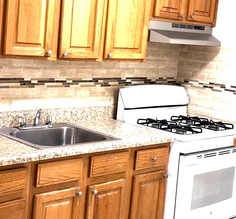2nd image of 15 Saint Andrews Pl #E67b811dd