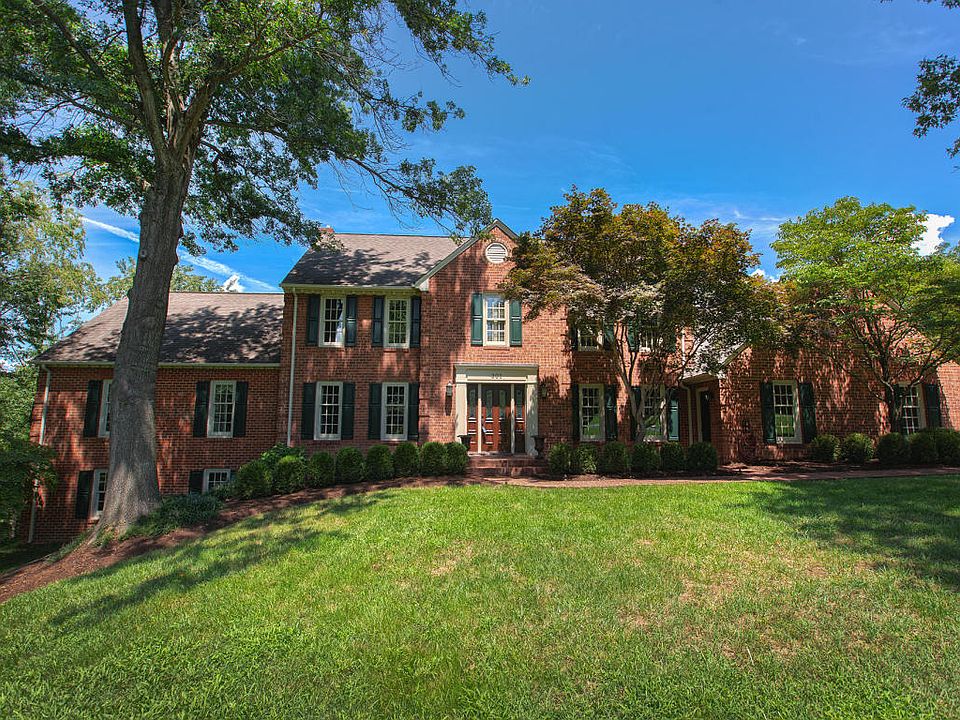 1st image of 301 Homeplace Dr