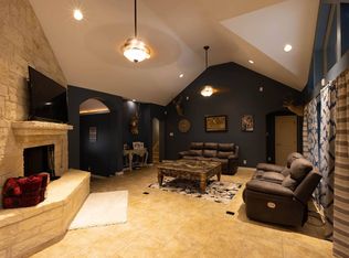 104 Omalley Dr, Floresville, TX 78114