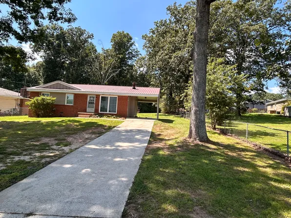 2924 Cowpoke Ln, Gainesville, GA 30507