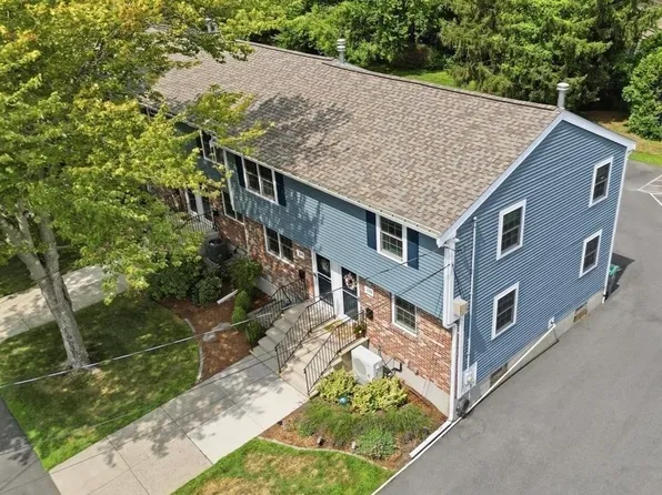 110 Hooper Rd Unit 110, Dedham, MA 02026