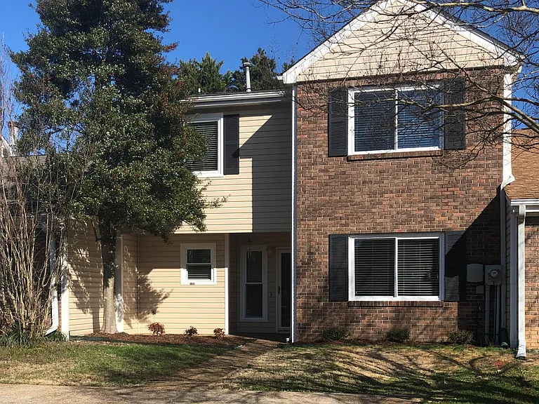 1269 Leaside Ln — Photo 1