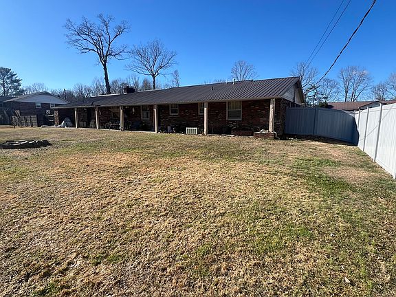 3rd image of 228 Circle Dr