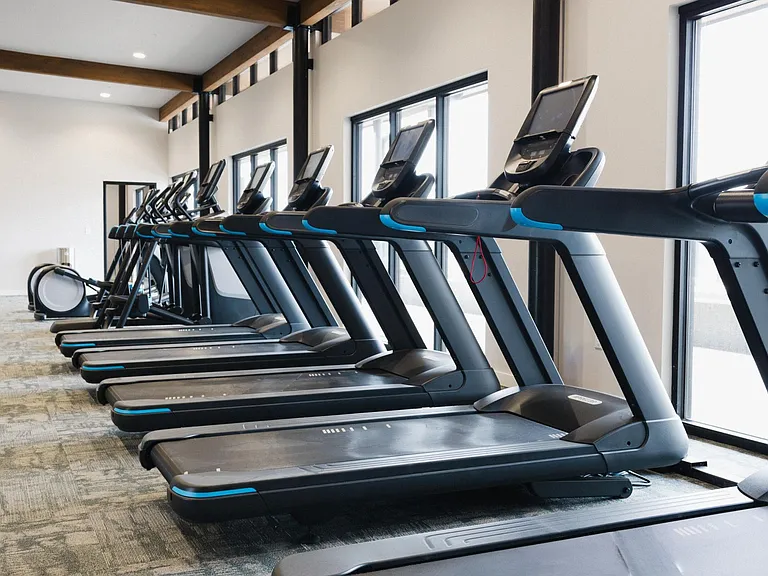 24/7 fitness center