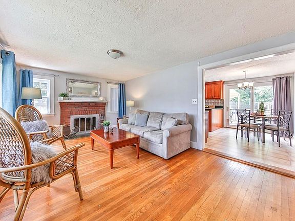 3rd image of 33 Mount Pleasant Dr