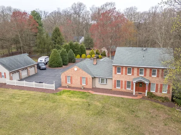 168 Whispering Pines Ln, Birdsboro, PA 19508