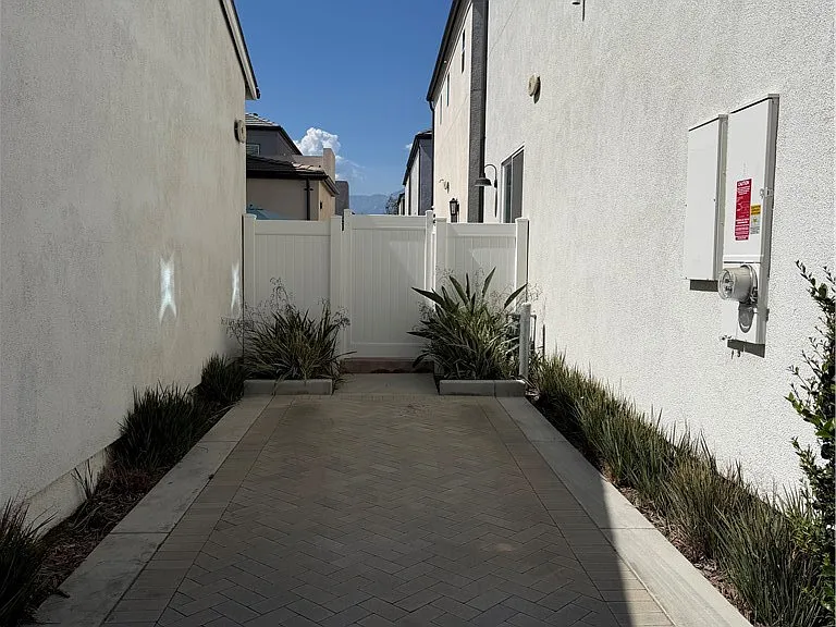 2495 E Encanto Paseo — Photo 3