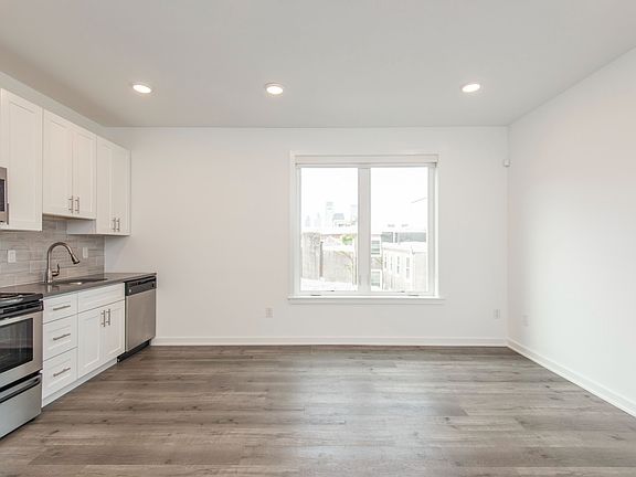2nd image of 1636-54 W Flora St #1C