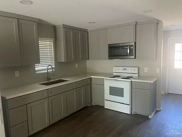 2 bed, 2.0 bath, 672 sqft, $900 — Photo 4