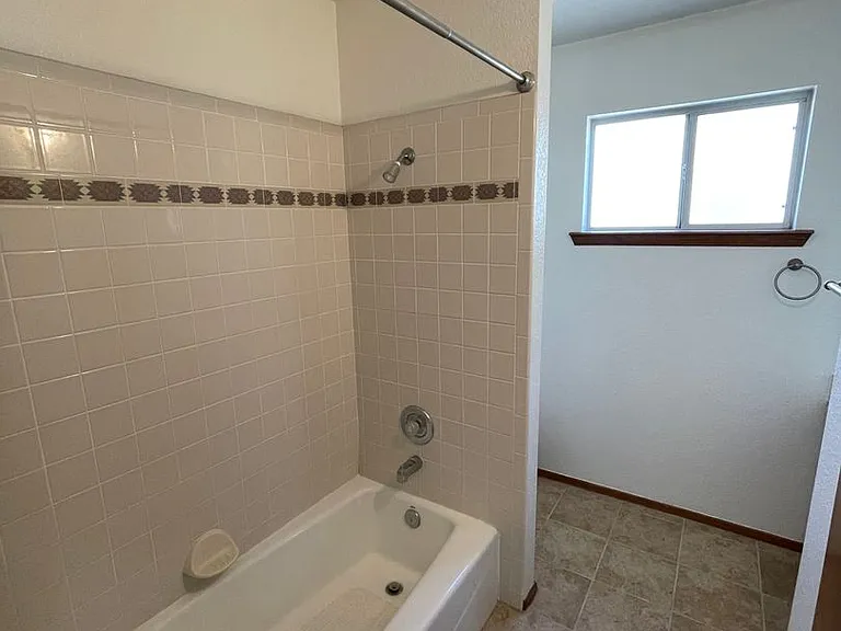 5015 Emerald St — Photo 7