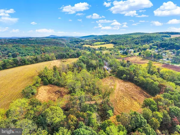 4020 Mannsville Rd, Newport, PA 17074