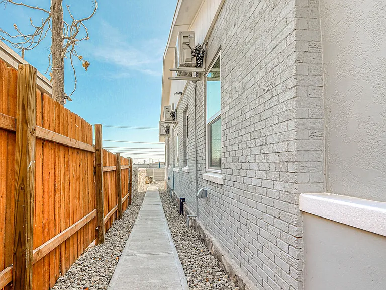 3622 Douglas Ave #5 — Photo 3