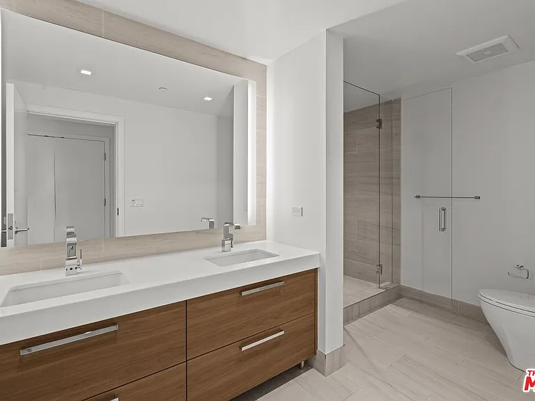 888 W East St #202 — Photo 22