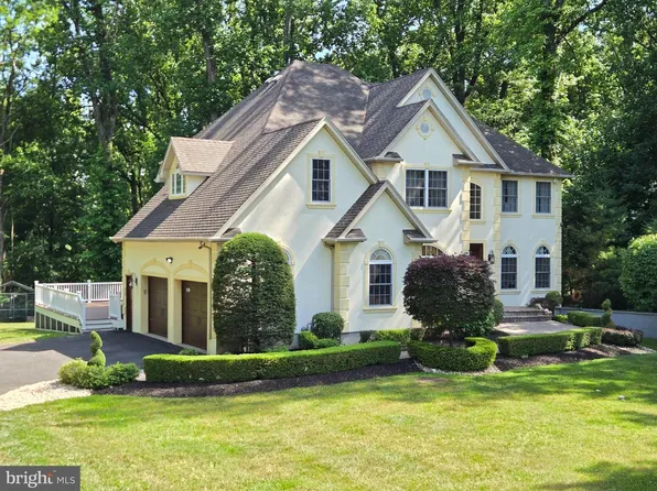 112 Beacon Hill Rd, Morganville, NJ 07751