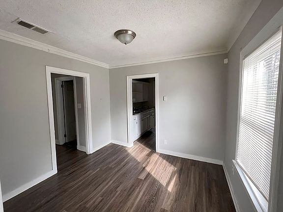 4th image of 2668 Burns Ave