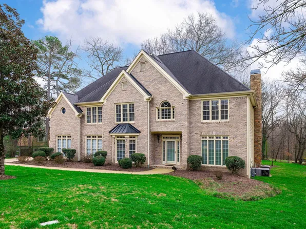 6300 Grand Harbour Dr, Hixson, TN 37343
