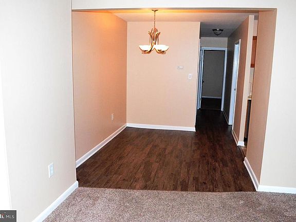 3rd image of 100 Royal Oak Dr APT J