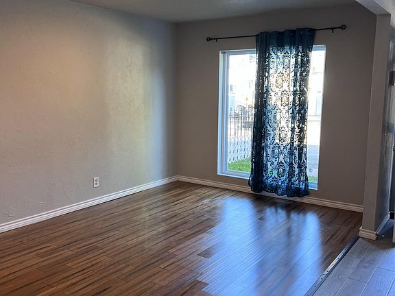 Living area to front