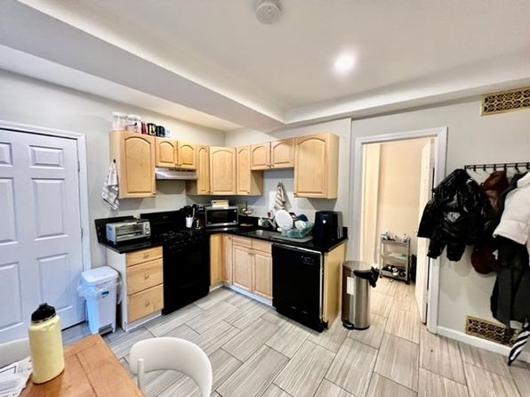 220 Hanover St APT 8