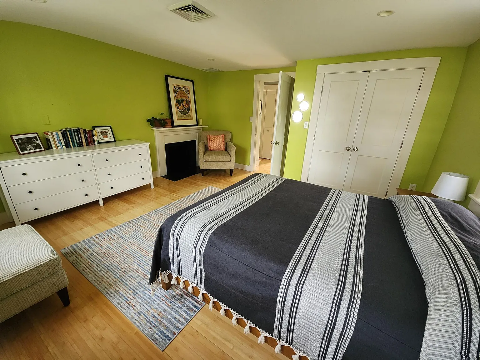 2 bed, 970 sqft, $2,100 — Photo 4