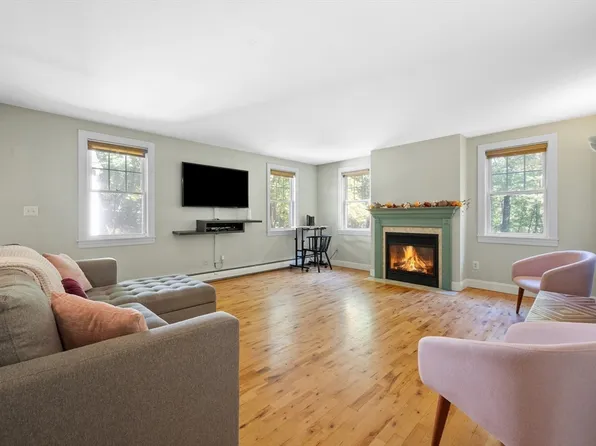 16 Gedeon Ave, Sturbridge, MA 01566