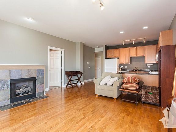 4th image of 2300 W Saint Paul Ave #C203