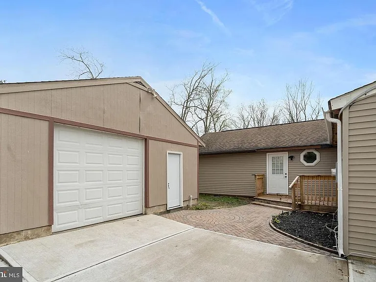 Side entrance/ detached garage