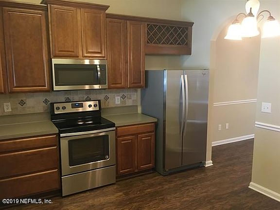 4th image of 2715 Salina Ct