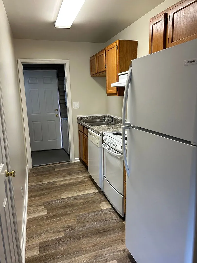 Now leasing for August 2027! — Photo 4