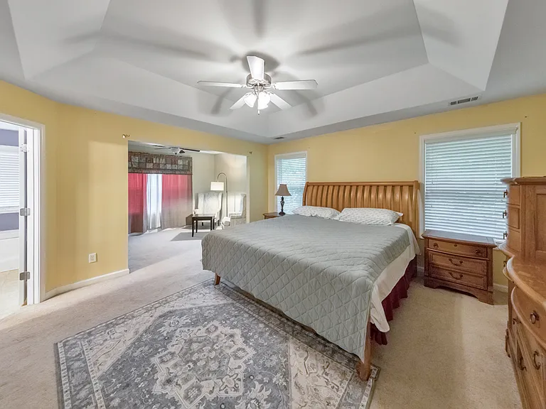 179 Holbrook Dr — Photo 14