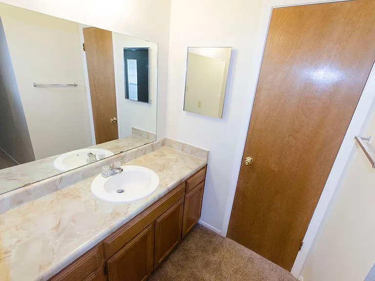 915 Todd Ln — Photo 7