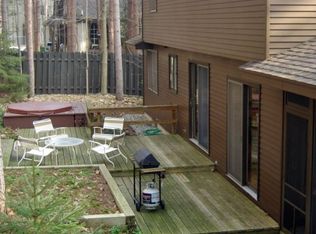 7350 Oliver Woods Dr SE, Grand Rapids, MI 49546